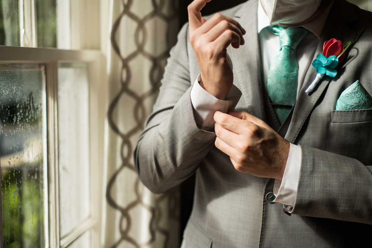 fall wedding day prep for the groom